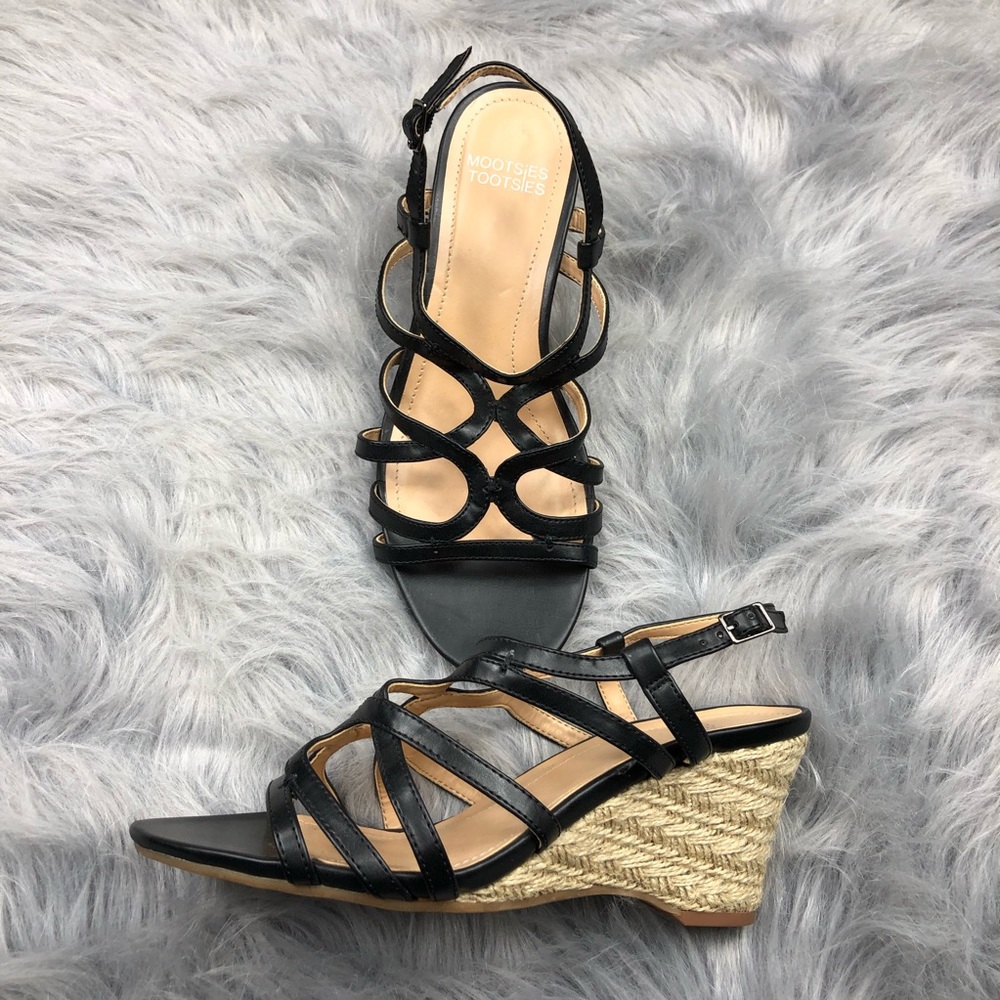 Mootsies tootsies sandal wedges size 8.5 like new